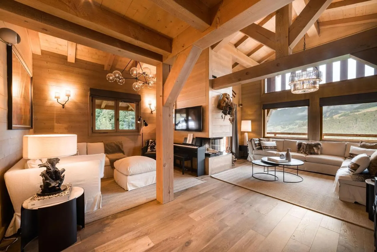 Luxury Megeve Chalet, Sleeps 8 With Mountain Views And Jacuzzi Chalet