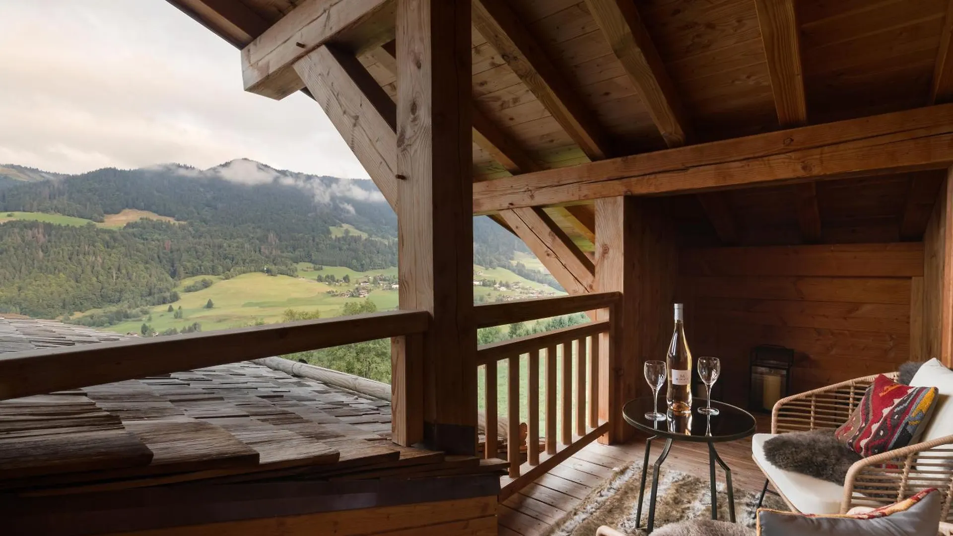 Luxury Megeve Chalet, Sleeps 8 With Mountain Views And Jacuzzi France