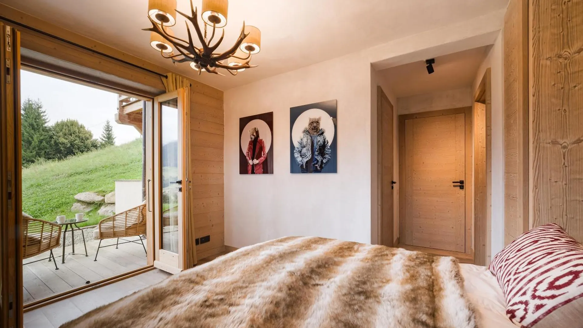 Luxury Megeve Chalet, Sleeps 8 With Mountain Views And Jacuzzi 0*,  France
