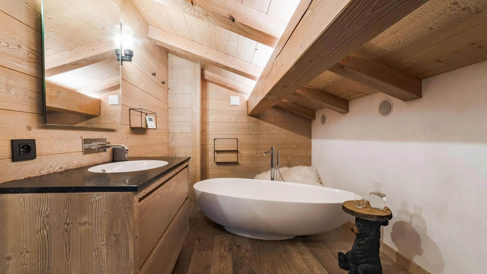 Luxury Megeve Chalet, Sleeps 8 With Mountain Views And Jacuzzi 0*,