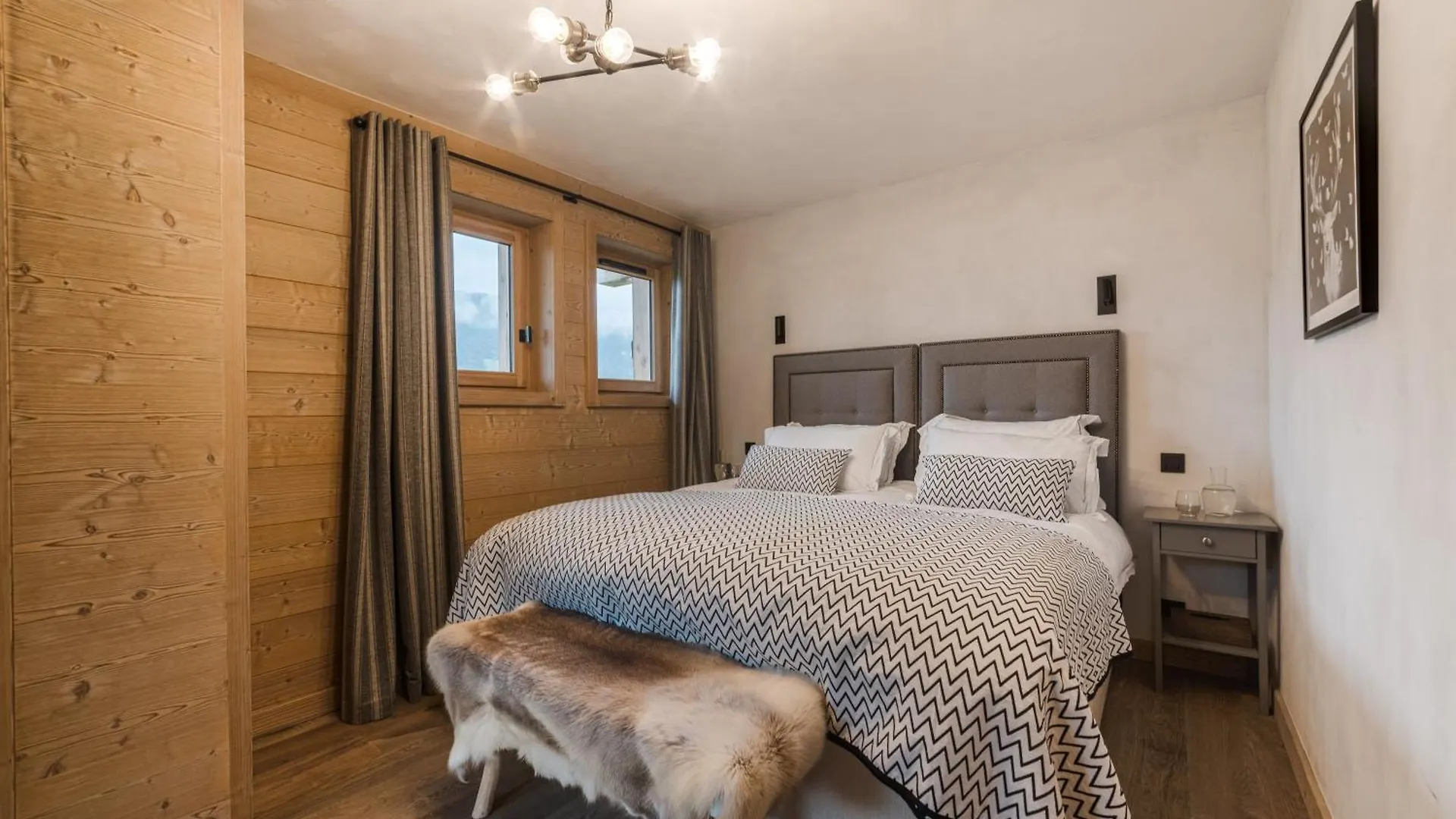 Luxury Megeve Chalet, Sleeps 8 With Mountain Views And Jacuzzi