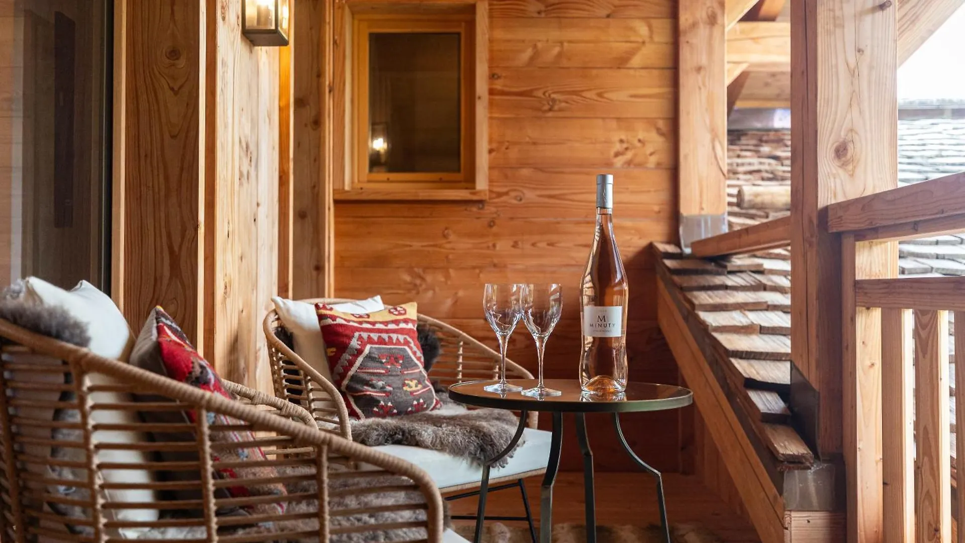 Luxury Megeve Chalet, Sleeps 8 With Mountain Views And Jacuzzi Chalet