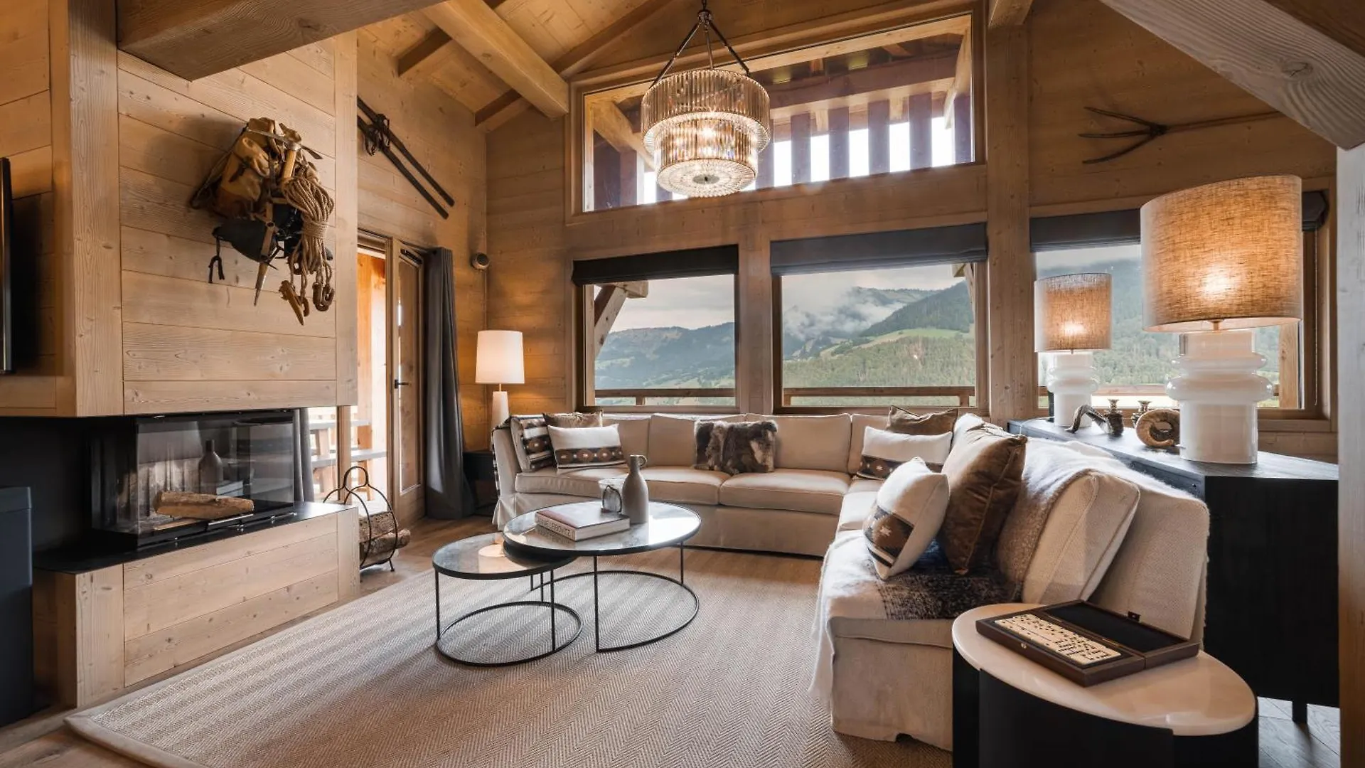 Luxury Megeve Chalet, Sleeps 8 With Mountain Views And Jacuzzi Chalet