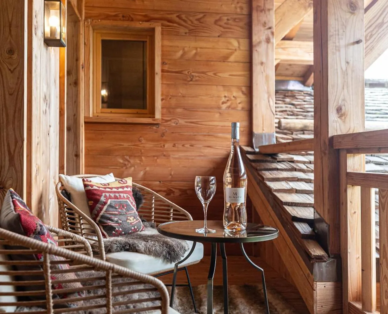 Luxury Megeve Chalet, Sleeps 8 With Mountain Views And Jacuzzi Chalet