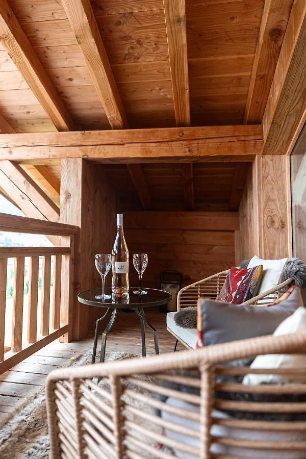 Luxury Megeve Chalet, Sleeps 8 With Mountain Views And Jacuzzi Chalet